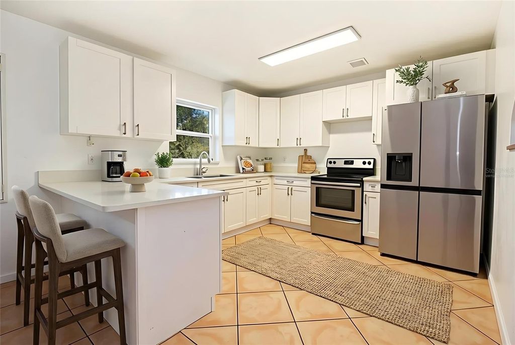 Image 5 of property listing at 10202 N BOULEVARD, Tampa, FL 33612