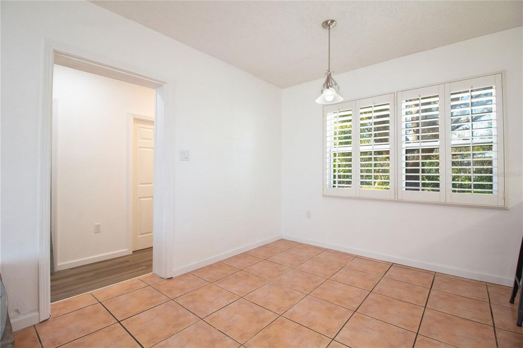 Image 9 of property listing at 10202 N BOULEVARD, Tampa, FL 33612