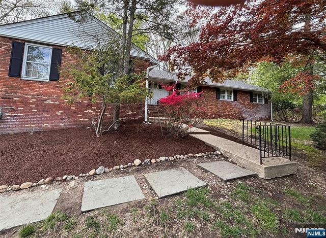 1138 High Mountain Road, Franklin Lakes, NJ 07417