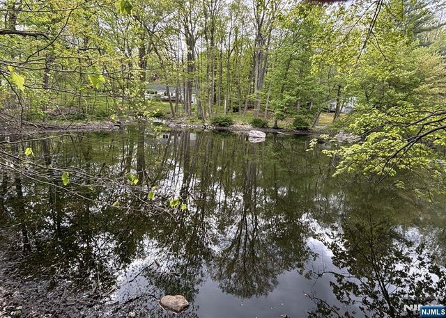 1138 High Mountain Road, Franklin Lakes, NJ 07417