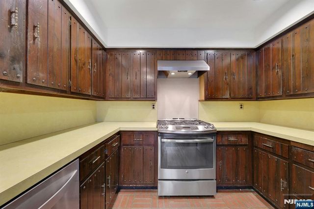 1138 High Mountain Road, Franklin Lakes, NJ 07417