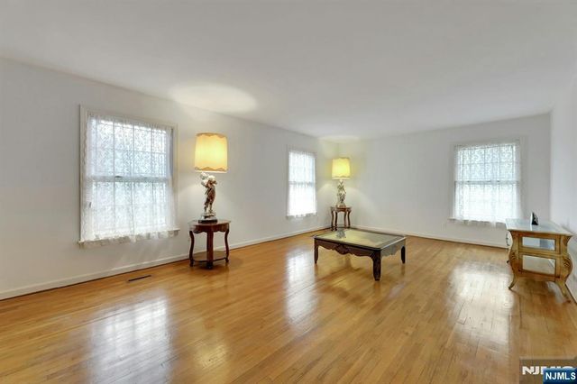 1138 High Mountain Road, Franklin Lakes, NJ 07417