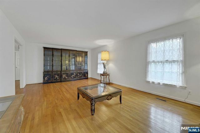 1138 High Mountain Road, Franklin Lakes, NJ 07417