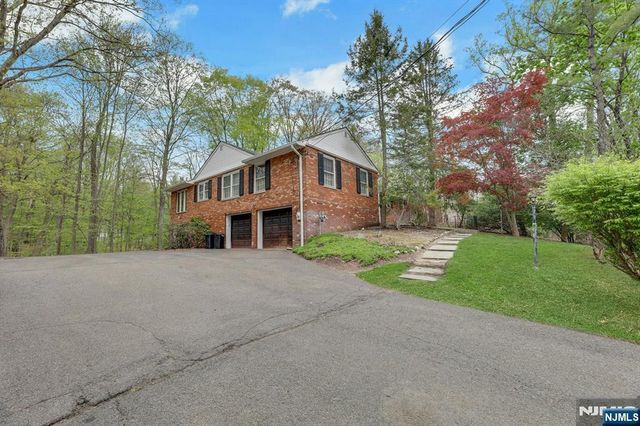 1138 High Mountain Road, Franklin Lakes, NJ 07417