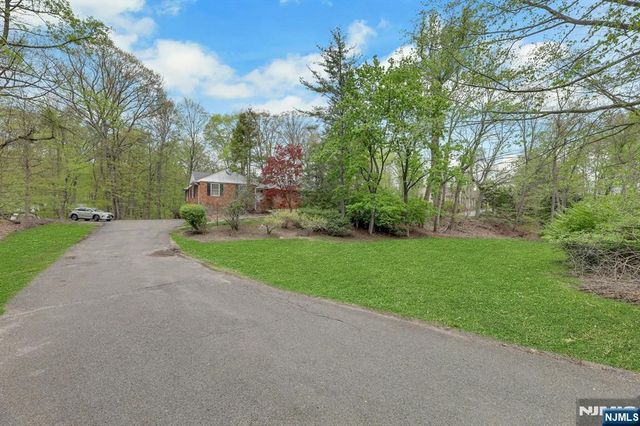 1138 High Mountain Road, Franklin Lakes, NJ 07417
