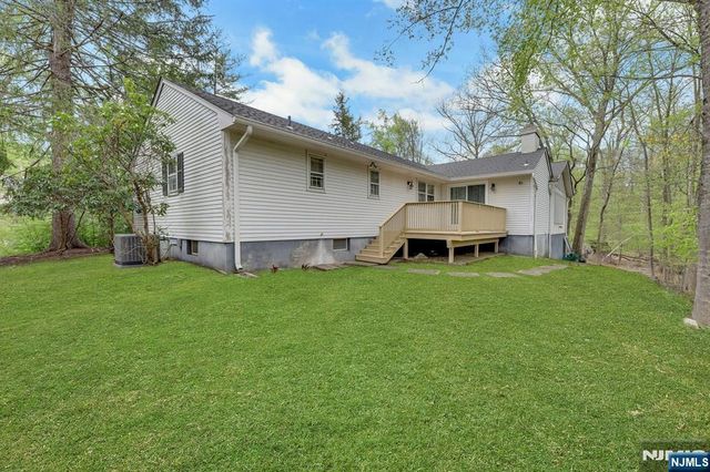 1138 High Mountain Road, Franklin Lakes, NJ 07417