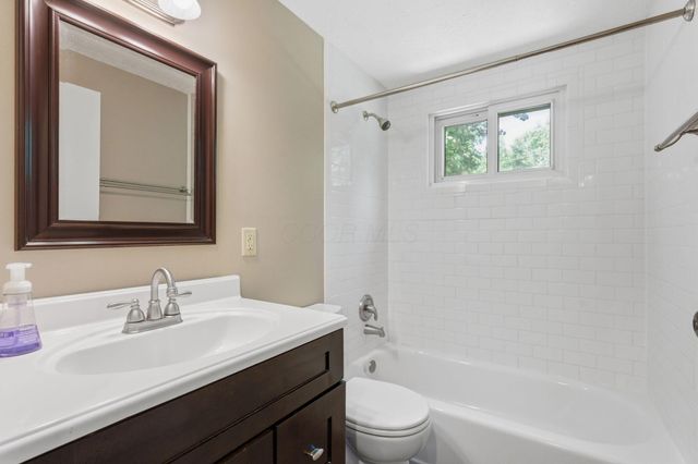 8715 Ripton Drive, Powell, OH 43065