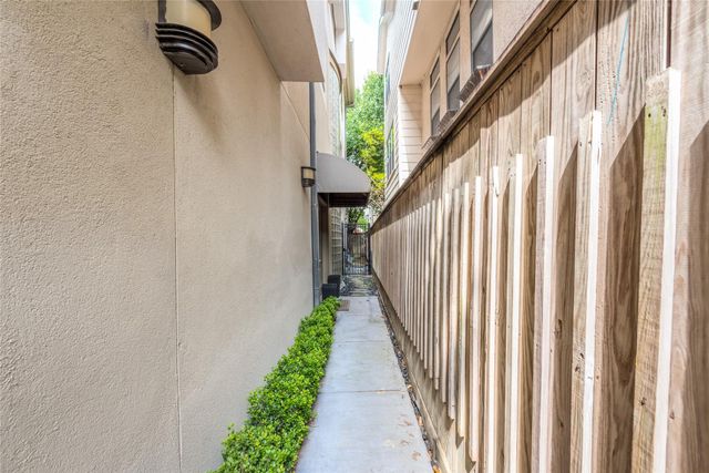 2108 Driscoll Street, Houston, TX 77019