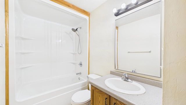 2208 N LINWOOD AVENUE, Appleton, WI 54914