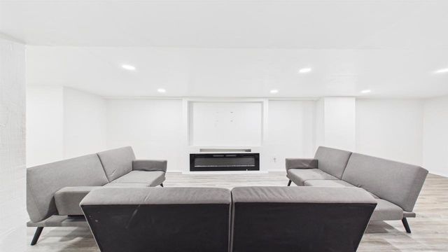 2208 N LINWOOD AVENUE, Appleton, WI 54914