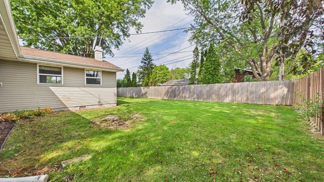 2208 N LINWOOD AVENUE, Appleton, WI 54914
