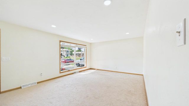 2208 N LINWOOD AVENUE, Appleton, WI 54914