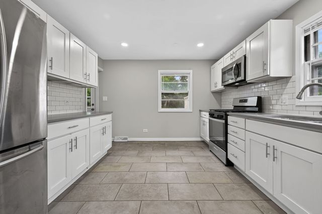 415 Alma Terrace, Cary, IL 60013