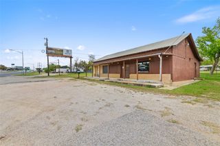 201 N Us Highway 281, Johnson City, TX 78636