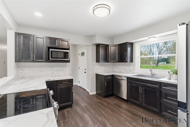 9001 Myers Lake Avenue, Rockford, MI 49341