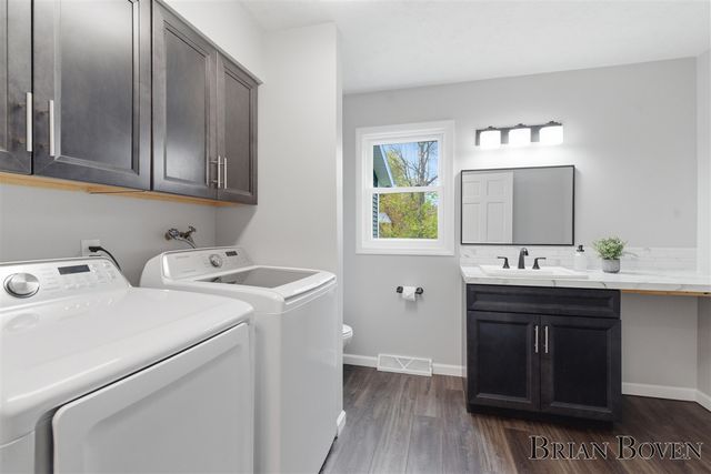 9001 Myers Lake Avenue, Rockford, MI 49341