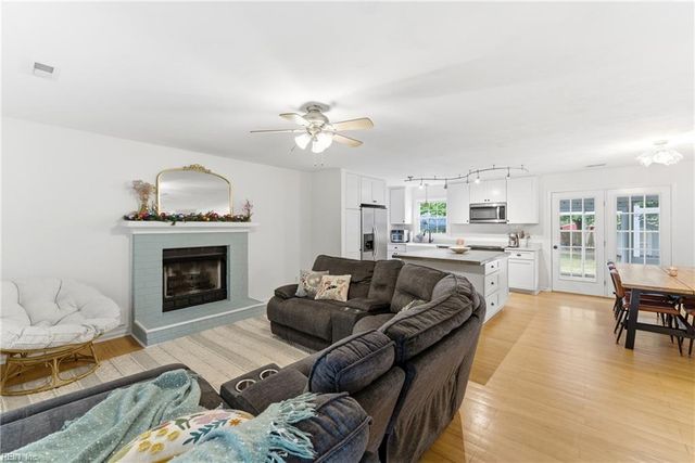 2305 Shorebird CT, Chesapeake, VA 23323