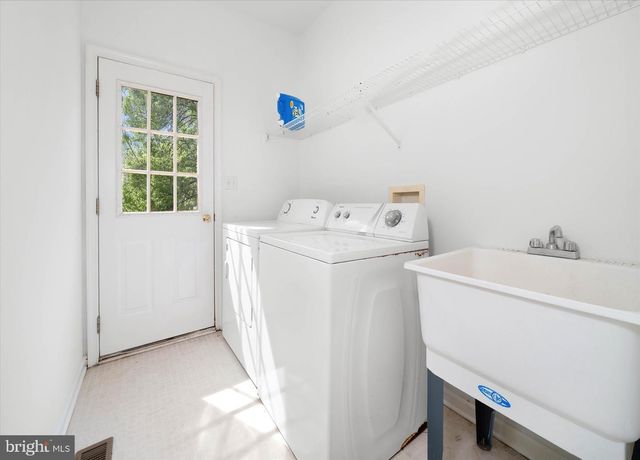 14 LYNAM LOOKOUT DR, Newark, DE 19702