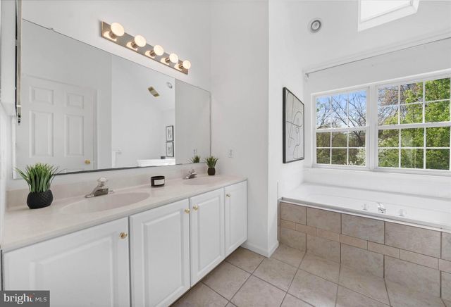 14 LYNAM LOOKOUT DR, Newark, DE 19702