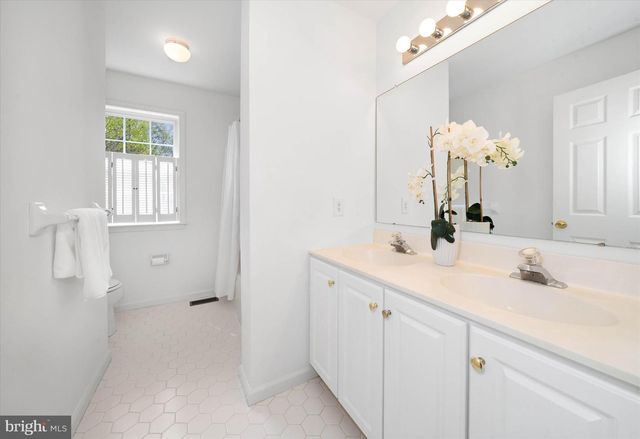 14 LYNAM LOOKOUT DR, Newark, DE 19702