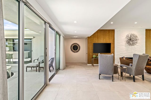 2667 E Jacaranda Road, Palm Springs, CA 92264