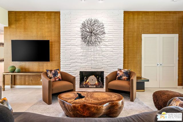 2667 E Jacaranda Road, Palm Springs, CA 92264