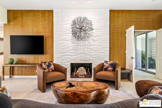 2667 E Jacaranda Road, Palm Springs, CA 92264