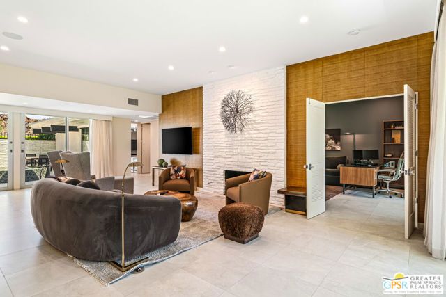 2667 E Jacaranda Road, Palm Springs, CA 92264