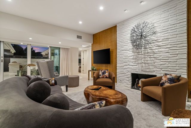 2667 E Jacaranda Road, Palm Springs, CA 92264