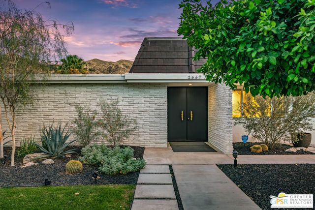 2667 E Jacaranda Road, Palm Springs, CA 92264
