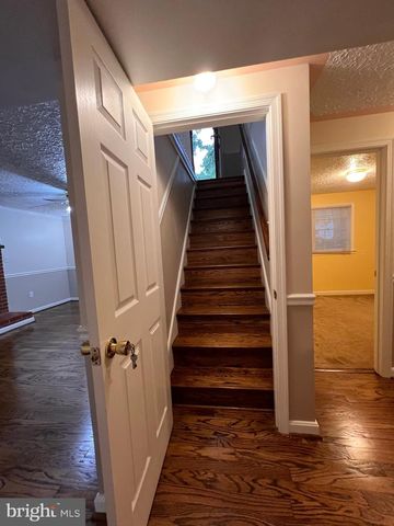 14822 DANVILLE RD, Woodbridge, VA 22193