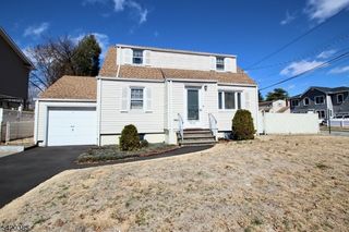 39 Van Duren Ave, Fair Lawn Boro, NJ 07410