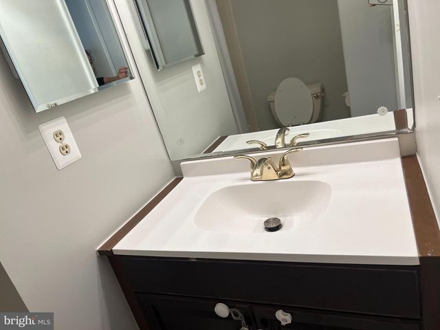3960 VALLEY RIDGE DR, Fairfax, VA 22033