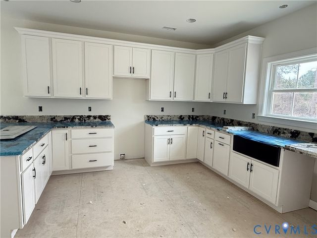 7969 Pennsylvania Ave, West Point, VA 23181