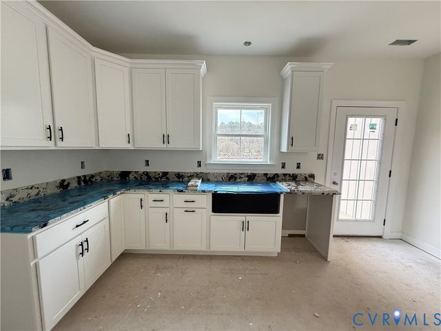 7969 Pennsylvania Ave, West Point, VA 23181