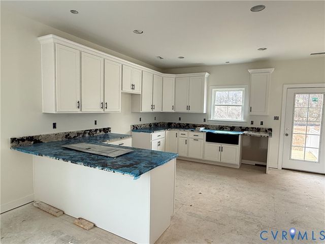 7969 Pennsylvania Ave, West Point, VA 23181