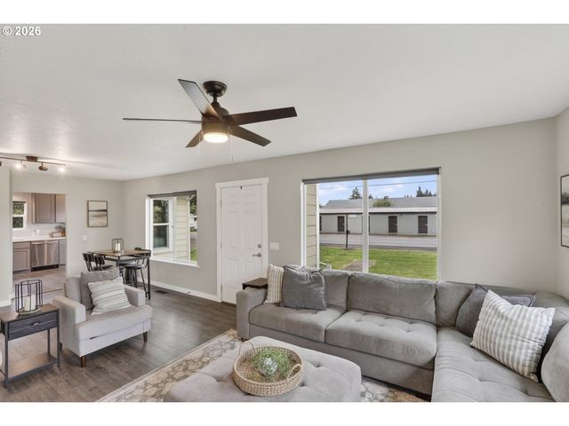 33651 Se SANTOSH St, Scappoose, OR 97056