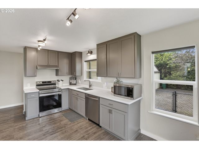 33651 Se SANTOSH St, Scappoose, OR 97056