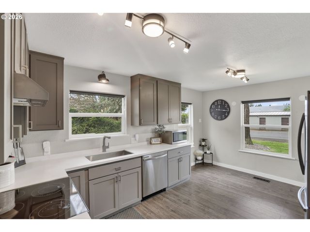 33651 Se SANTOSH St, Scappoose, OR 97056