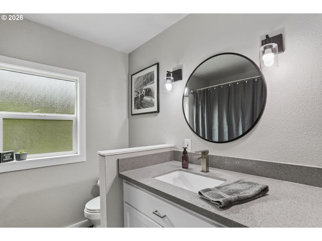 33651 Se SANTOSH St, Scappoose, OR 97056