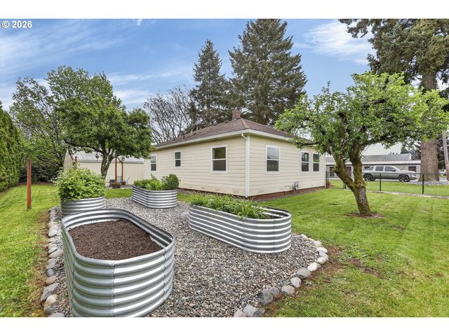 33651 Se SANTOSH St, Scappoose, OR 97056