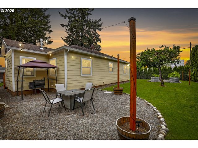 33651 Se SANTOSH St, Scappoose, OR 97056