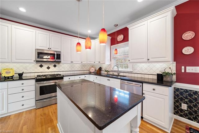 3326 Grandview Club Road, Pfafftown, NC 27040