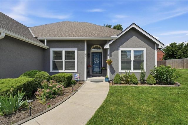 820 SW BENJAMIN Circle, Lee's Summit, MO 64081
