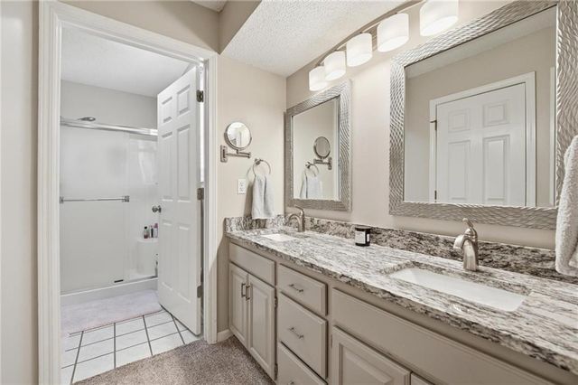 820 SW BENJAMIN Circle, Lee's Summit, MO 64081