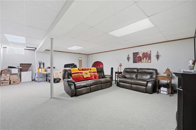 820 SW BENJAMIN Circle, Lee's Summit, MO 64081