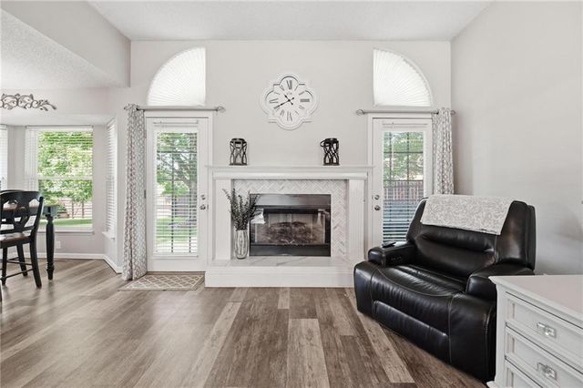 820 SW BENJAMIN Circle, Lee's Summit, MO 64081