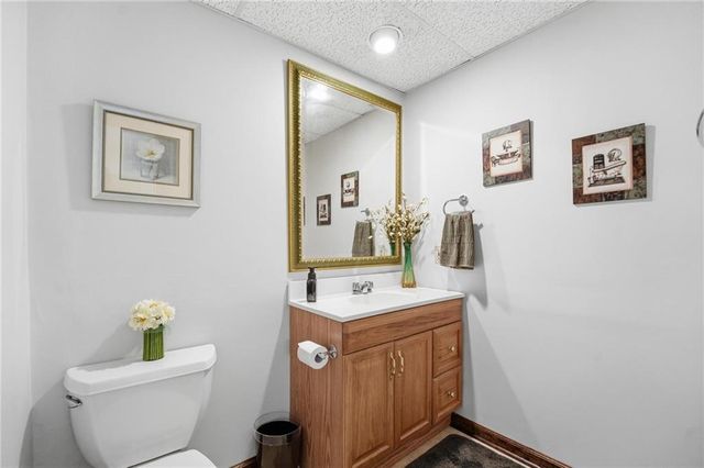 820 SW BENJAMIN Circle, Lee's Summit, MO 64081