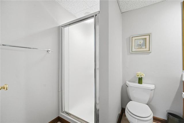 820 SW BENJAMIN Circle, Lee's Summit, MO 64081