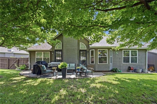 820 SW BENJAMIN Circle, Lee's Summit, MO 64081